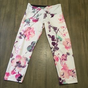 Lululemon Blurred Blossom Mid Rise Cropped Leggings White Floral  Size 6